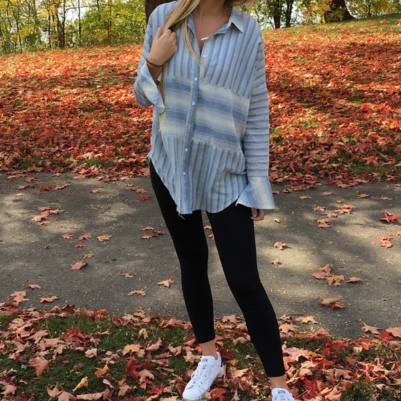🤩HOST PICK🤩Striped Button Down Blue&Cream Top - Picture 3 of 4
